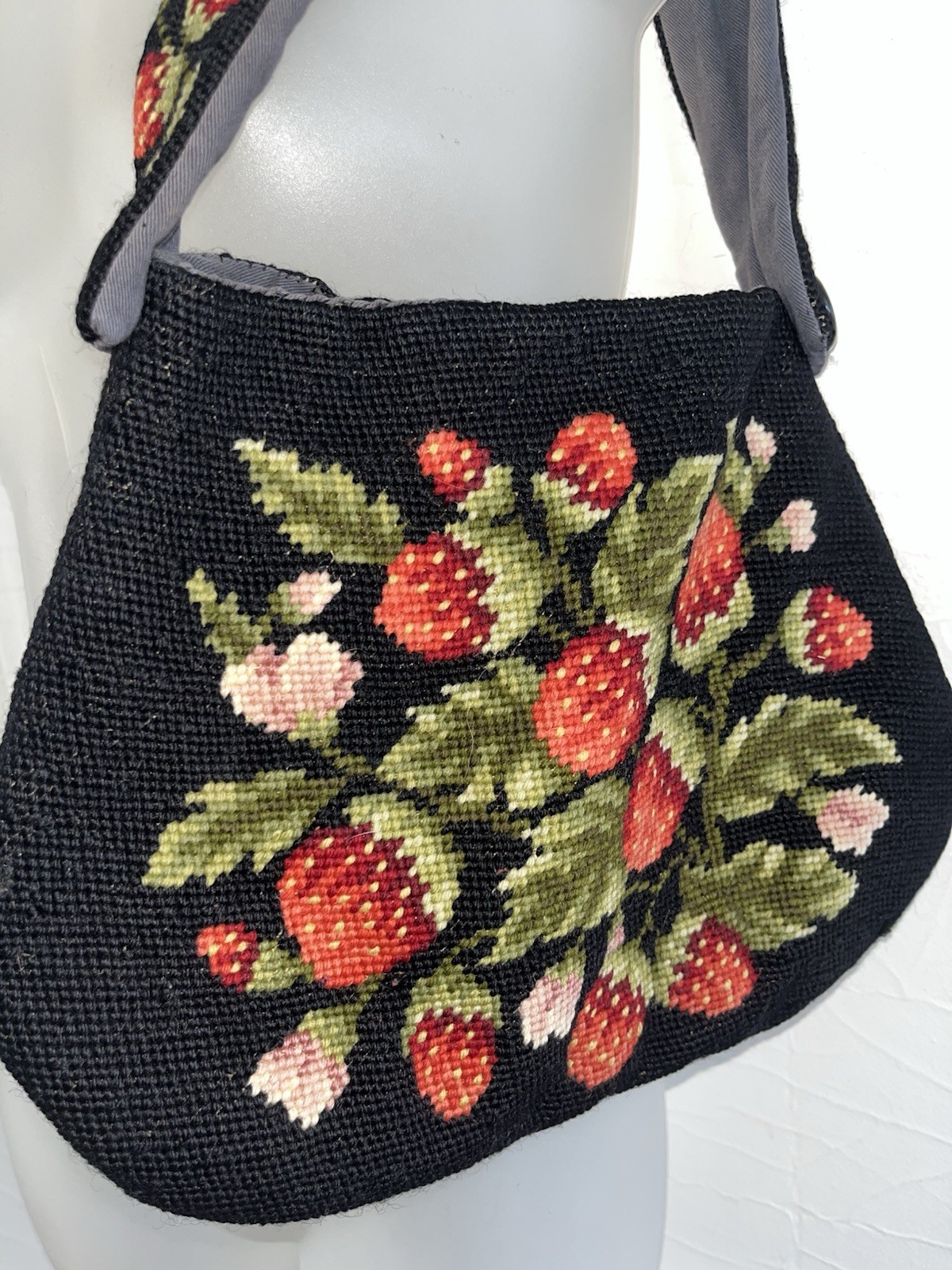 Stunning 1950s Wool Needlepoint Purse Strawberries 🍓 Double Sided & Lined EUC