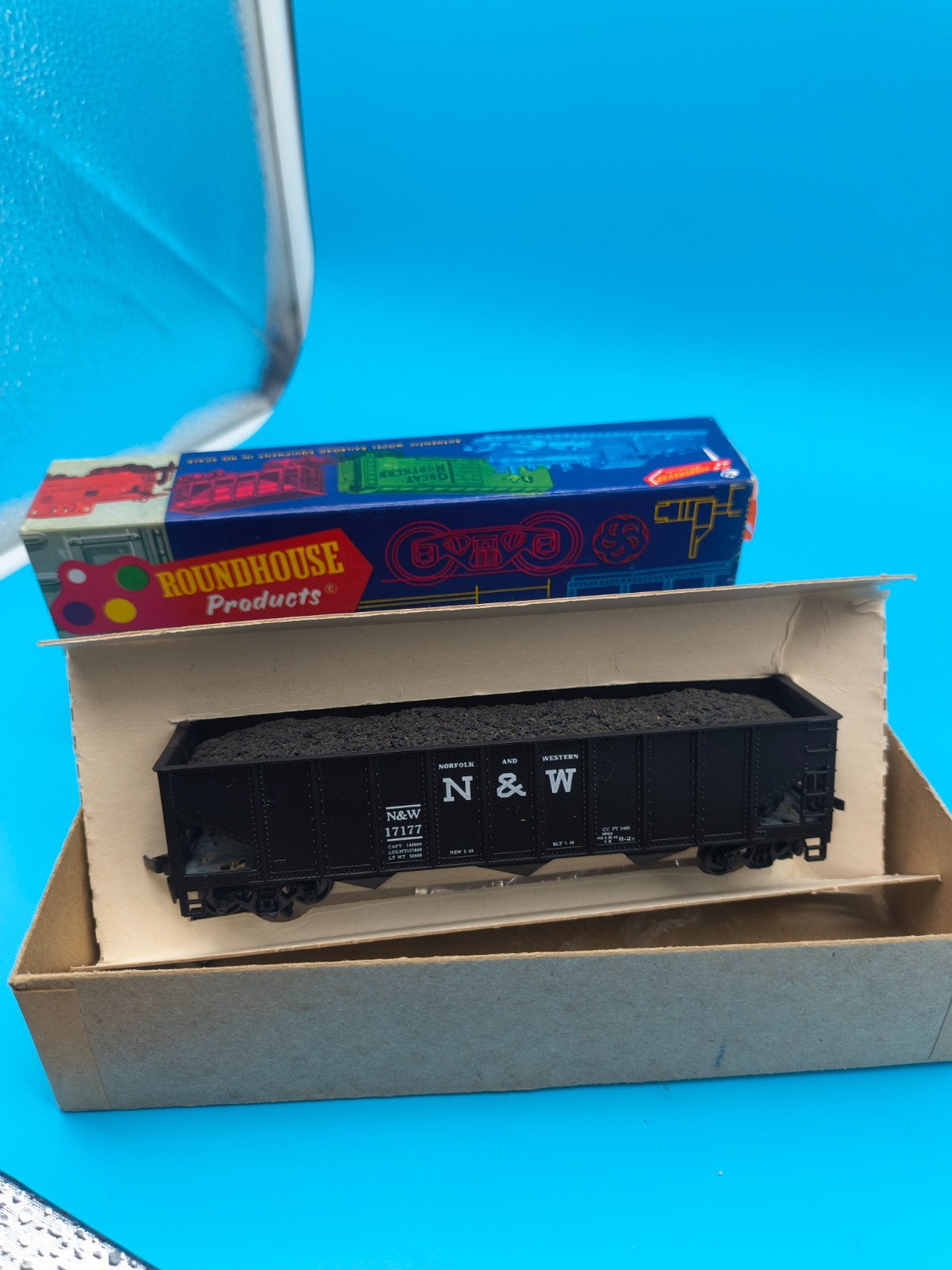 VINTAGE ROUNDHOUSE-#1490-NORFOLK & WESTERN-40\' 3 BAY RIB SIDE COAL HOPPER 17177 VINTAGE ROUNDHOUSE-#1490-NORFOLK & WESTERN-40\' 3 BAY RIB SIDE COAL HOPPER 17177