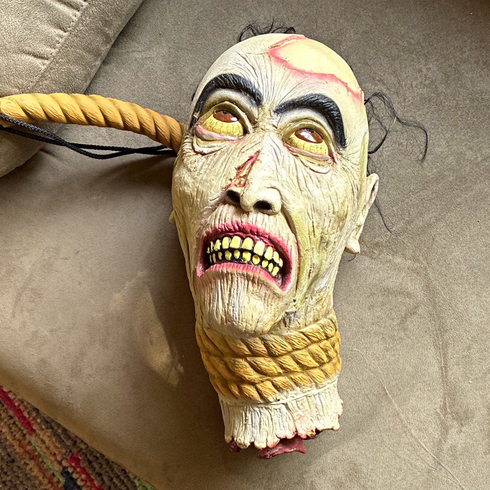 Severed Head Halloween Latex Mask Prop w/ Rope Noose, Beige Black Red Severed Head Halloween Latex Mask Prop w/ Rope Noose, Beige Black Red