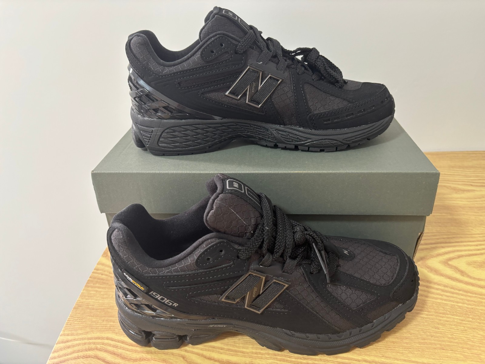 New Balance 1906 Men Running Shoe Athletic Sneaker M1906RWF