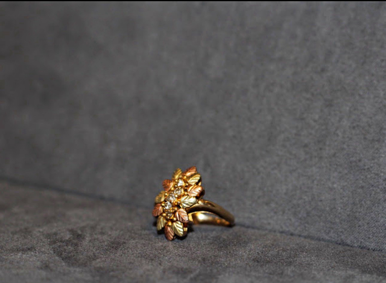 Vintage 10k Yellow Gold Genuine Diamond Flower Cluster Ring Size 9 Vintage 10k Yellow Gold Genuine Diamond Flower Cluster Ring Size 9
