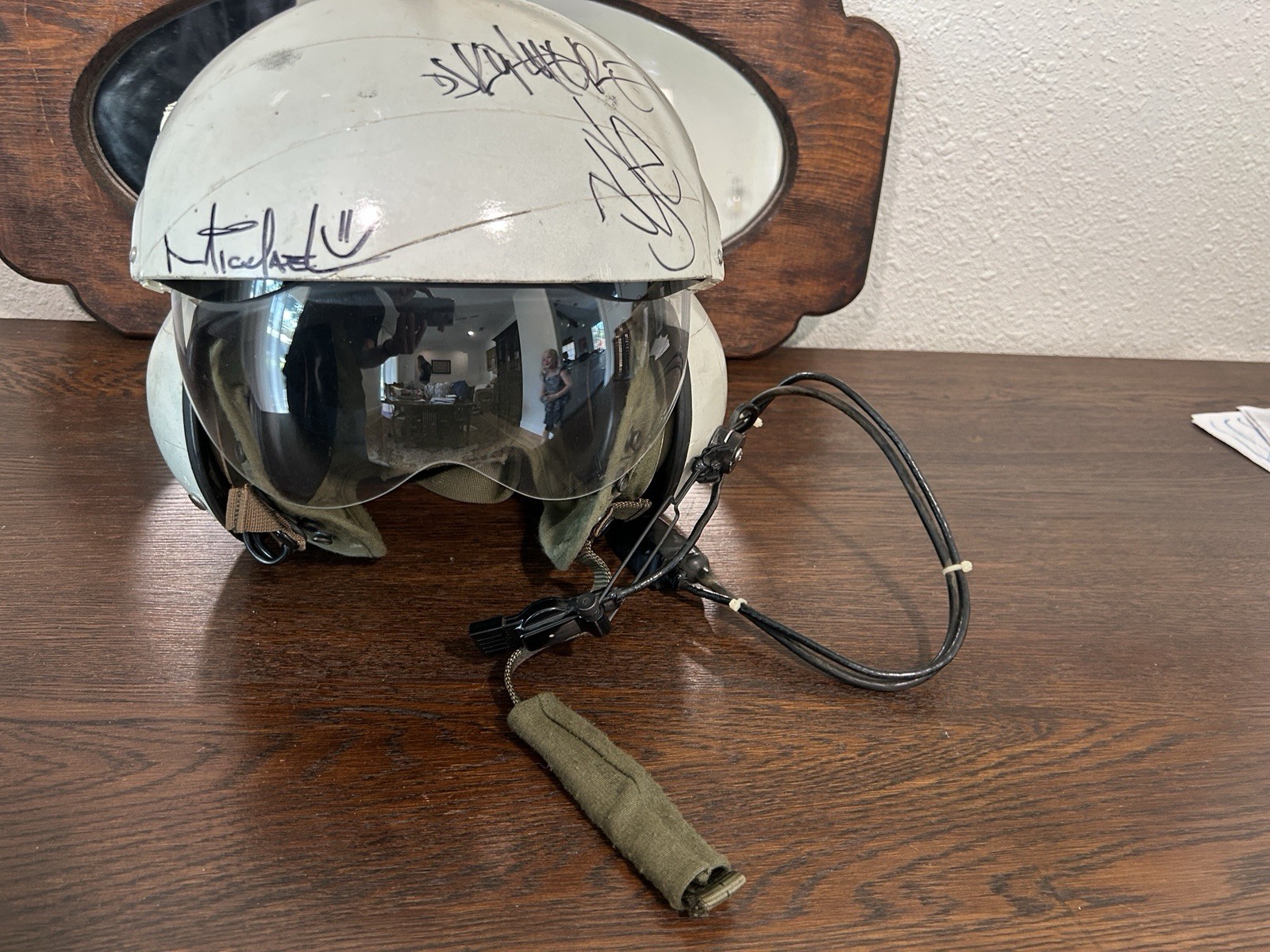 Vintage 1989 US Navy APH-6 Flight Helmet/VF-143 Pukin Dogs F-14 Signed INCUBAS Vintage 1989 US Navy APH-6 Flight Helmet/VF-143 Pukin Dogs F-14 Signed INCUBAS