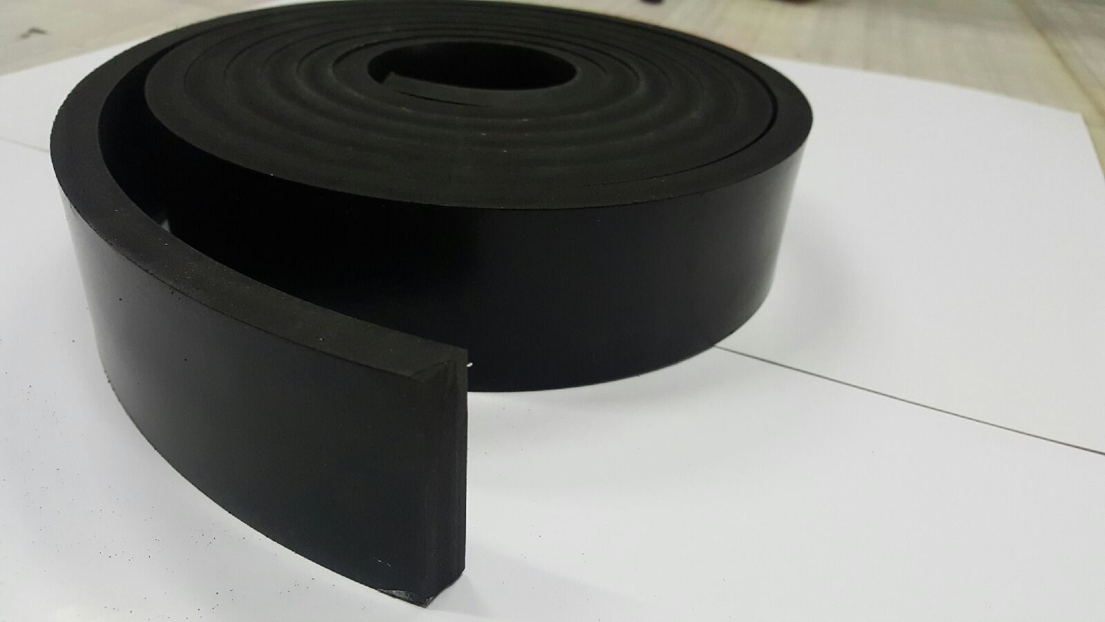 NEOPRENE RUBBER ROLL 1/4 THK X 5