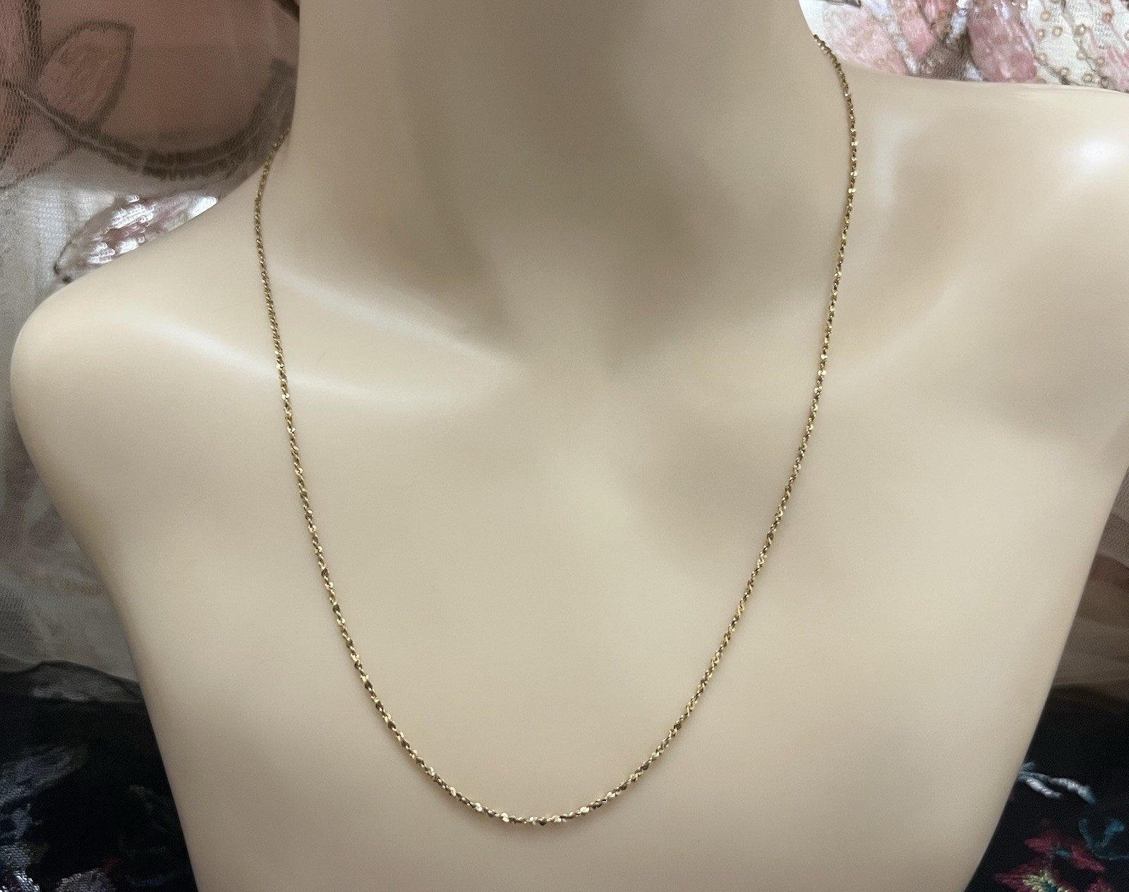 Exquisite 14K Italy Singapore Link Chain Necklace • 20” • Diamond-Cut Sparkle Exquisite 14K Italy Singapore Link Chain Necklace • 20” • Diamond-Cut Sparkle
