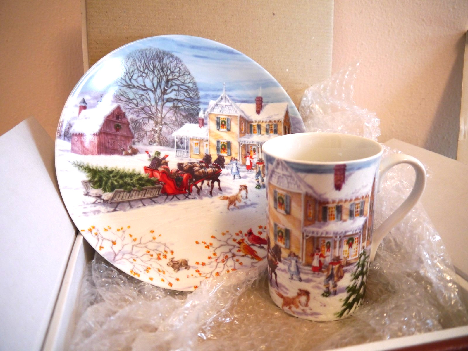 Set of 8 Lenox American Christmas  4- Mugs and 4- 8\