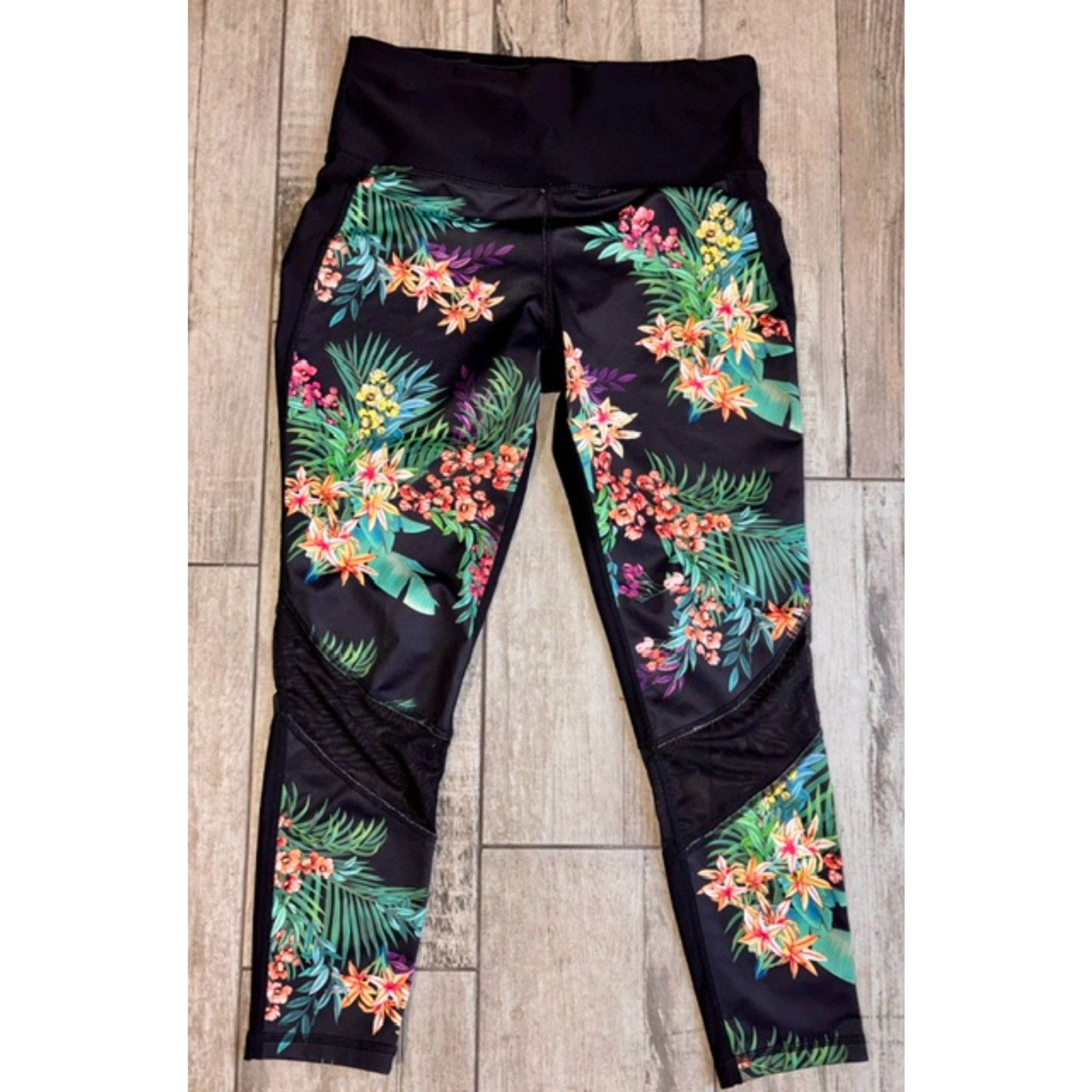 Xersion Foral women\'s fitted athletic leggings Size medium