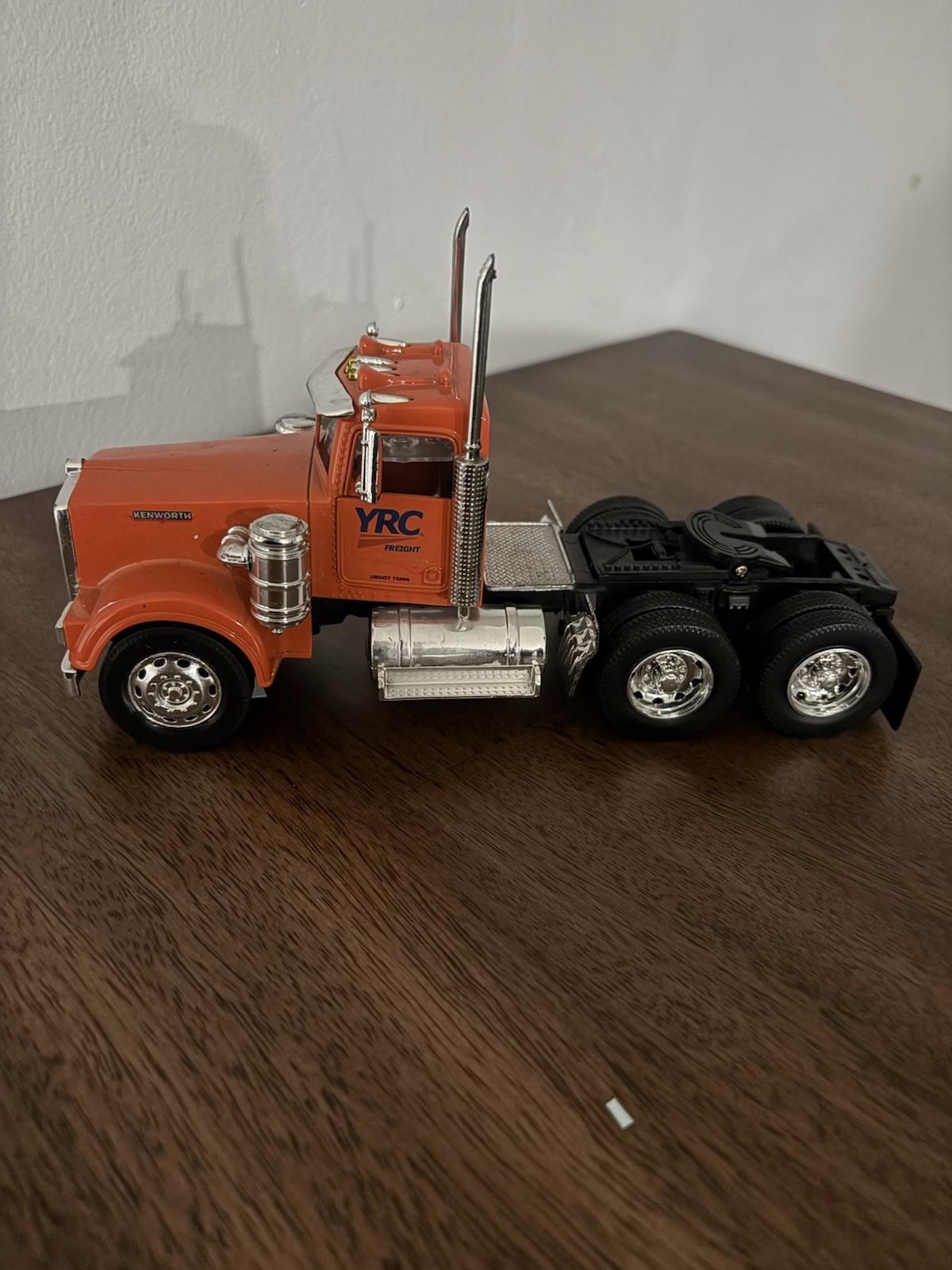 New Ray 1:32 Custom YRC Freight Orange Kenworth W900 (SEE DESCRIPTION) New Ray 1:32 Custom YRC Freight Orange Kenworth W900 (SEE DESCRIPTION)