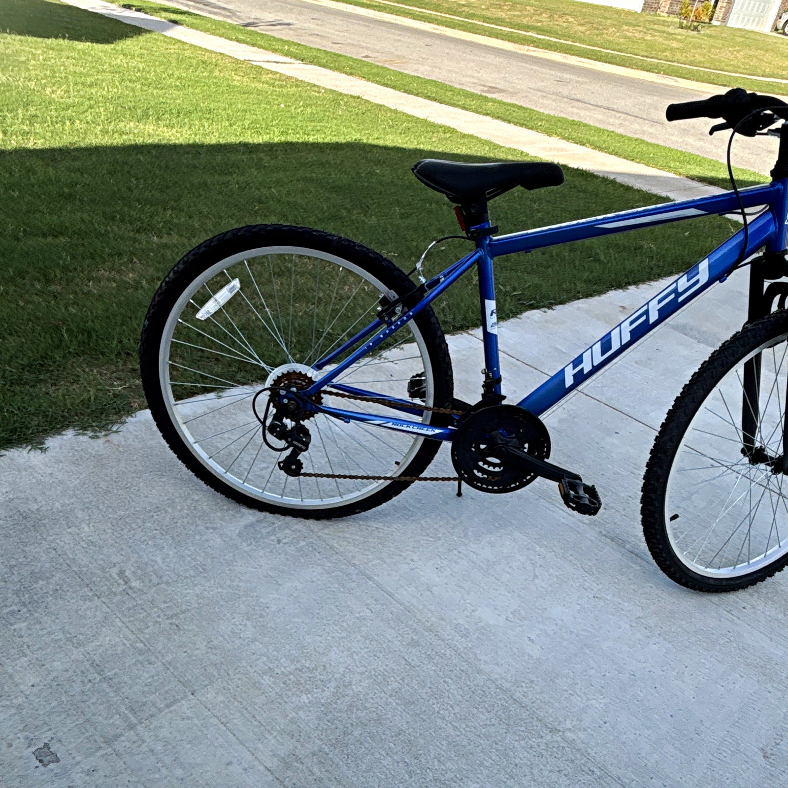 Huffy Rock Creek 26in Mountain Bike Blue 18-Speed V-Brake Flat Bar Steel