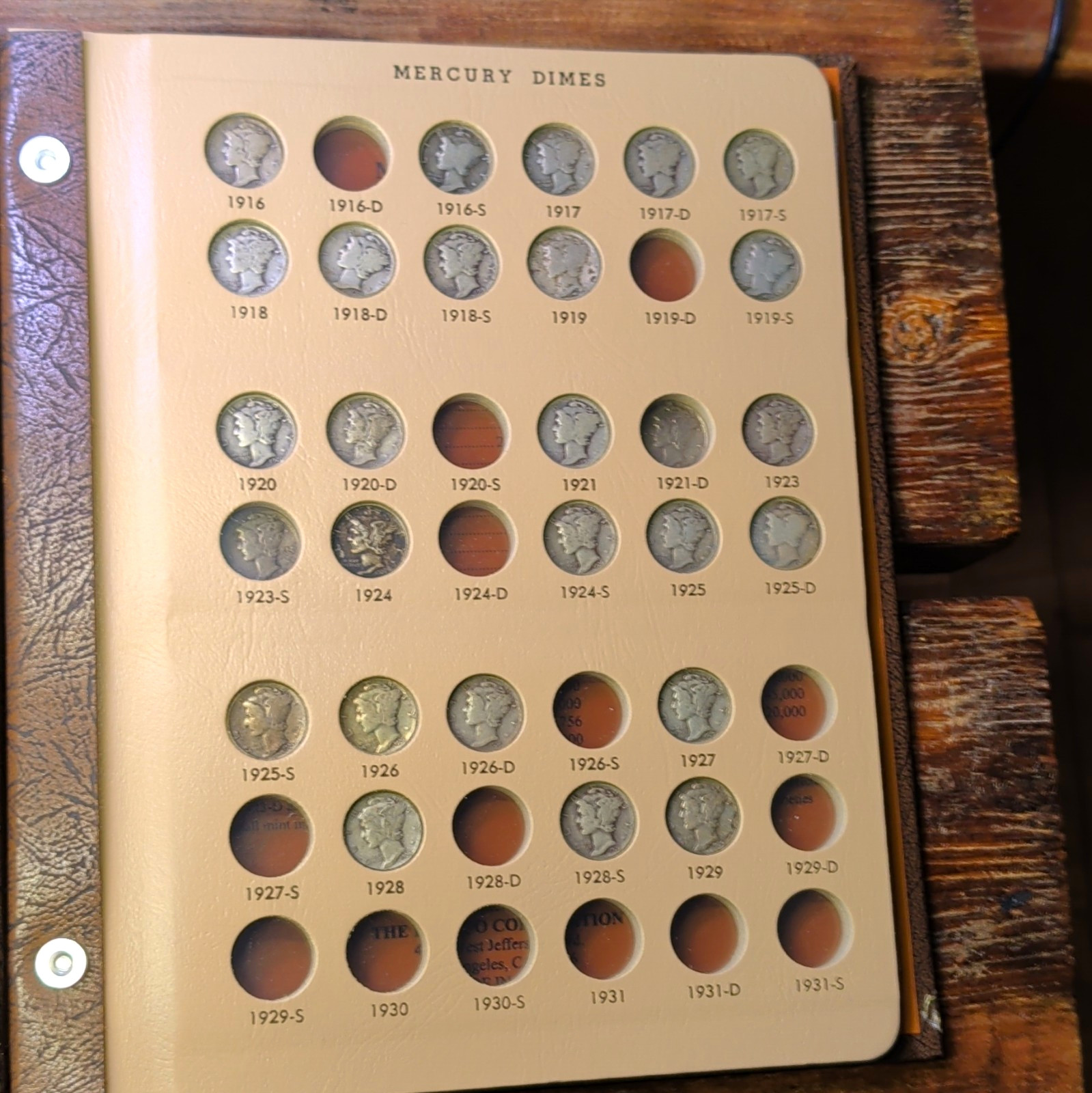 Lot of 32 Mercury Dimes + Dansco Album No. 7123