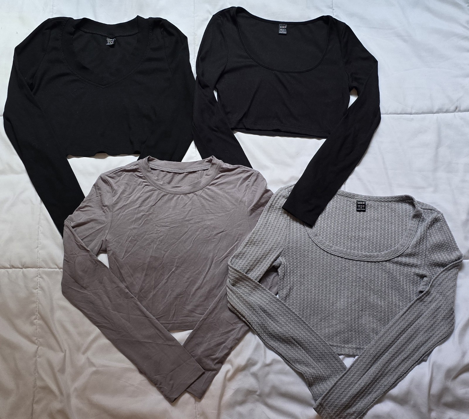 4 Piece Bundle Shein/Dazy cropped long sleeve shirt size small. 4 Piece Bundle Shein/Dazy cropped long sleeve shirt size small.