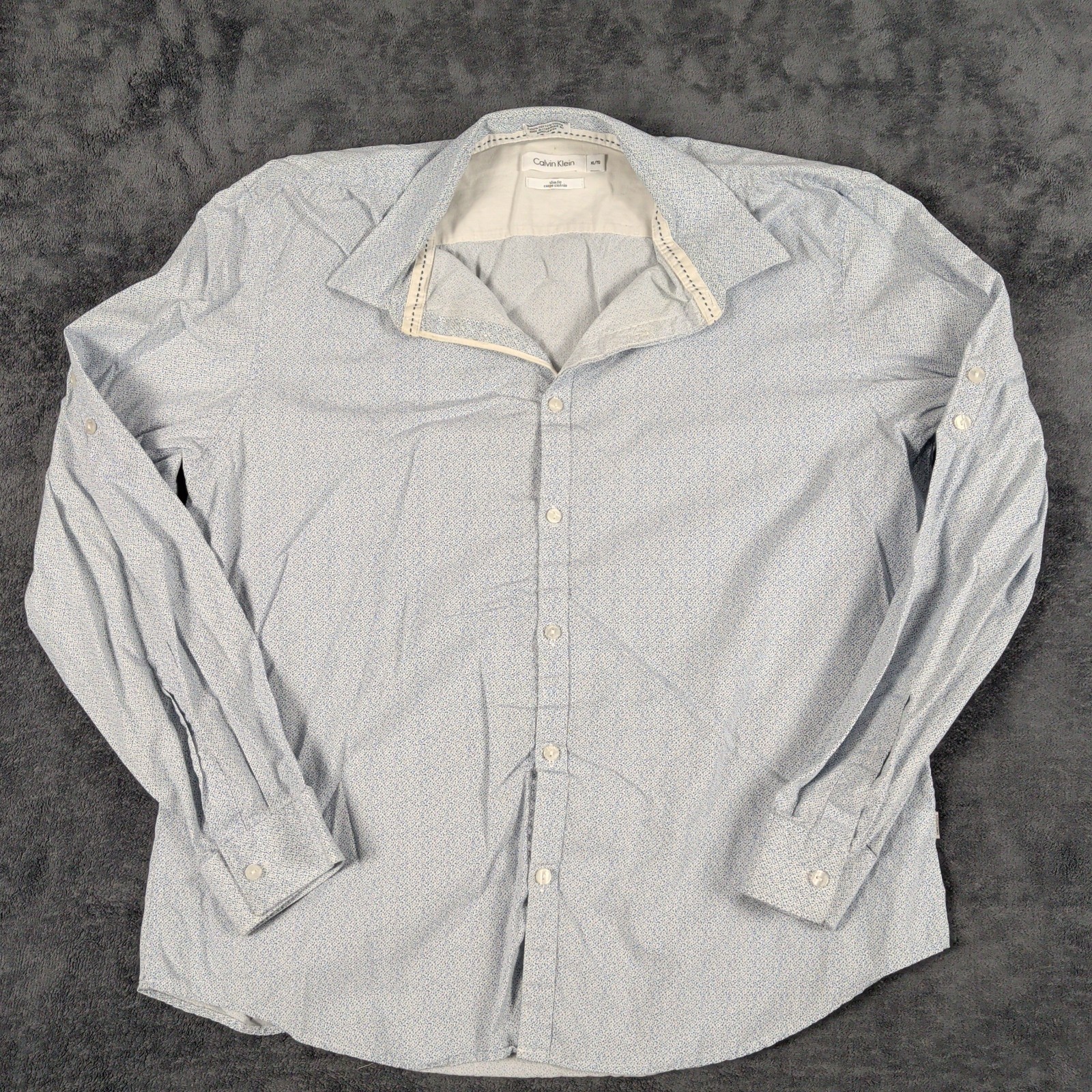 Calvin Klein Men\'s Button Up Slim Fit Size XL Long Sleeve Blue And White EUC Calvin Klein Men\'s Button Up Slim Fit Size XL Long Sleeve Blue And White EUC