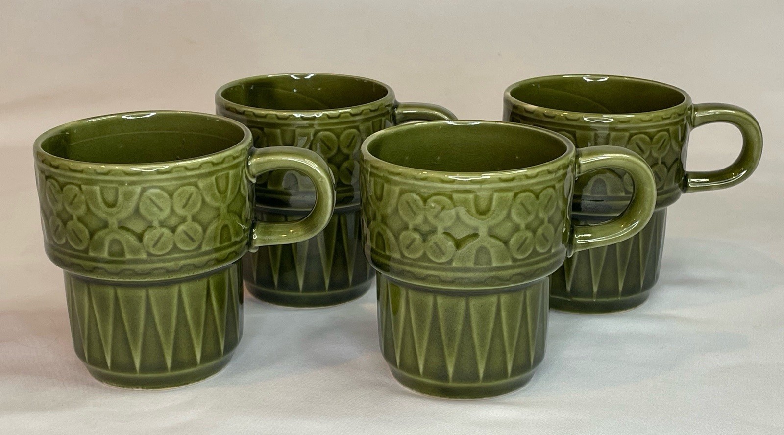 Vintage 1960’s-70’s Avocado Green Glazed Stackable Coffee Tea Mugs (Japan) EUC Vintage 1960’s-70’s Avocado Green Glazed Stackable Coffee Tea Mugs (Japan) EUC