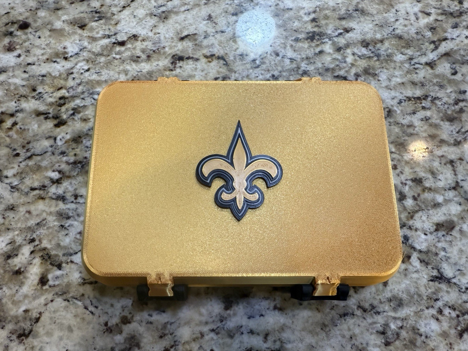 New Orleans Saints Logo golf box. Fits 12 golf balls. 3d printed Pla plastic New Orleans Saints Logo golf box. Fits 12 golf balls. 3d printed Pla plastic