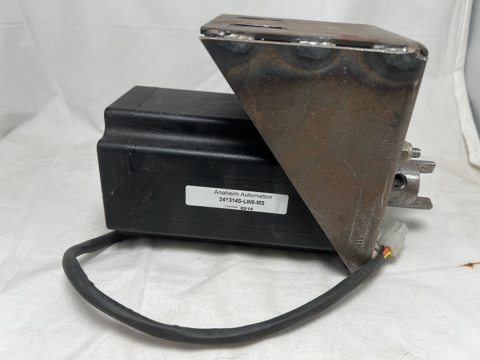 Anaheim Automation 34Y314S-LW8 Stepper Motor 5A 7.0A/Phase 1700 oz-in USED Anaheim Automation 34Y314S-LW8 Stepper Motor 5A 7.0A/Phase 1700 oz-in USED