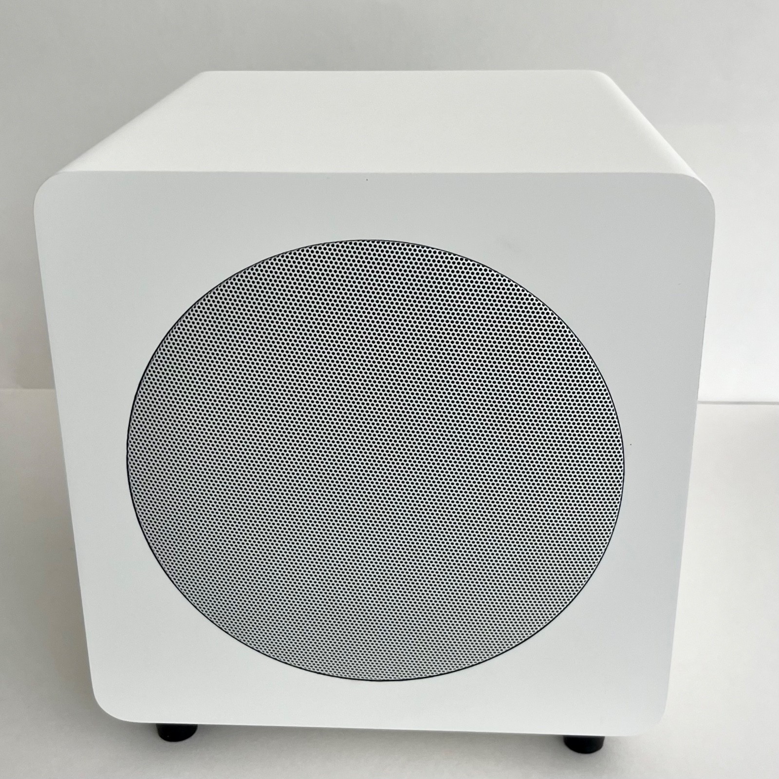 Kanto SUB8VMW Sealed Powered Subwoofer | 300W Peak Power | 8\ Kanto SUB8VMW Sealed Powered Subwoofer | 300W Peak Power | 8\