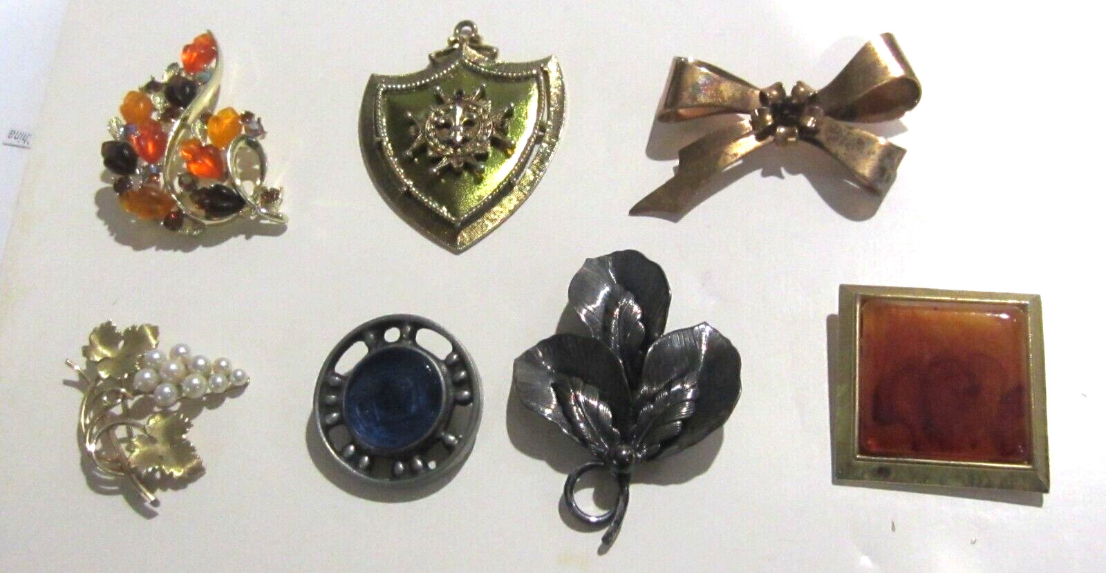 Vintage lot designer signed brooches Weiss Lisner and more Vintage lot designer signed brooches Weiss Lisner and more