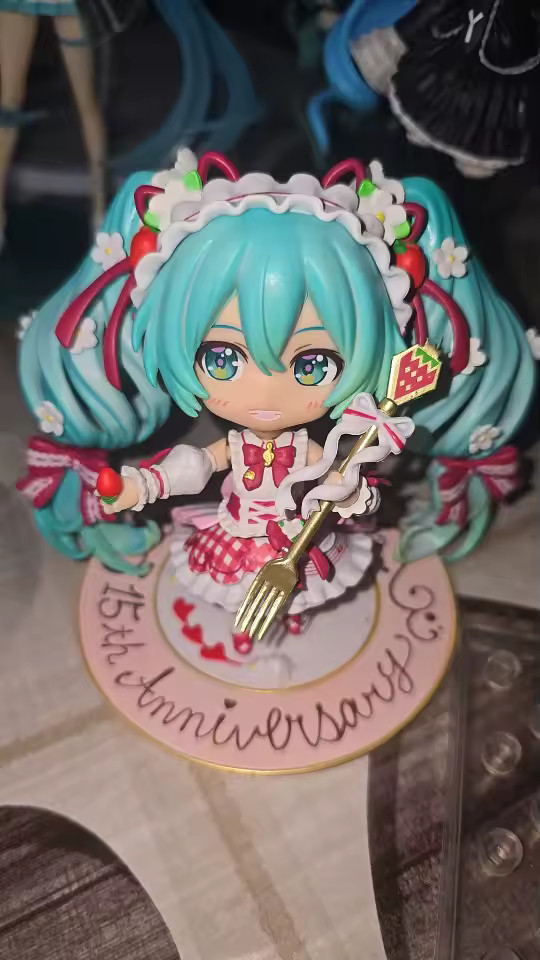 Hatsune Miku 15th Anniversary Nendoroid #1939 - Strawberry Cake Ver. Hatsune Miku 15th Anniversary Nendoroid #1939 - Strawberry Cake Ver.