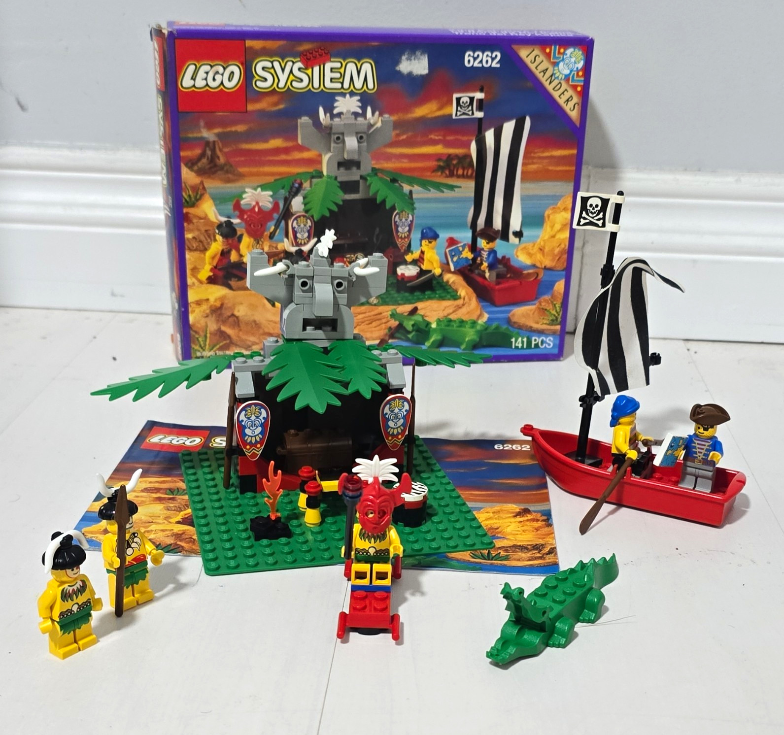 LEGO System Pirates Islanders 6262 King Kahuka\'s Throne 141pc w/ Box LEGO System Pirates Islanders 6262 King Kahuka\'s Throne 141pc w/ Box