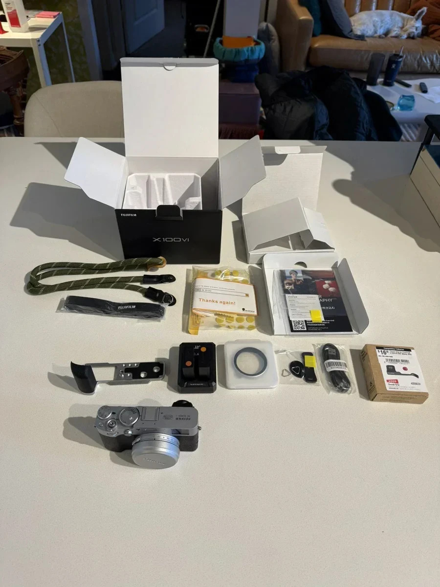 Fujifilm X100VI (Silver) EXCELLENT CONDITION w/ ACCESSORIES \'\'Rеаd Dеѕсriрtiоn\'\'