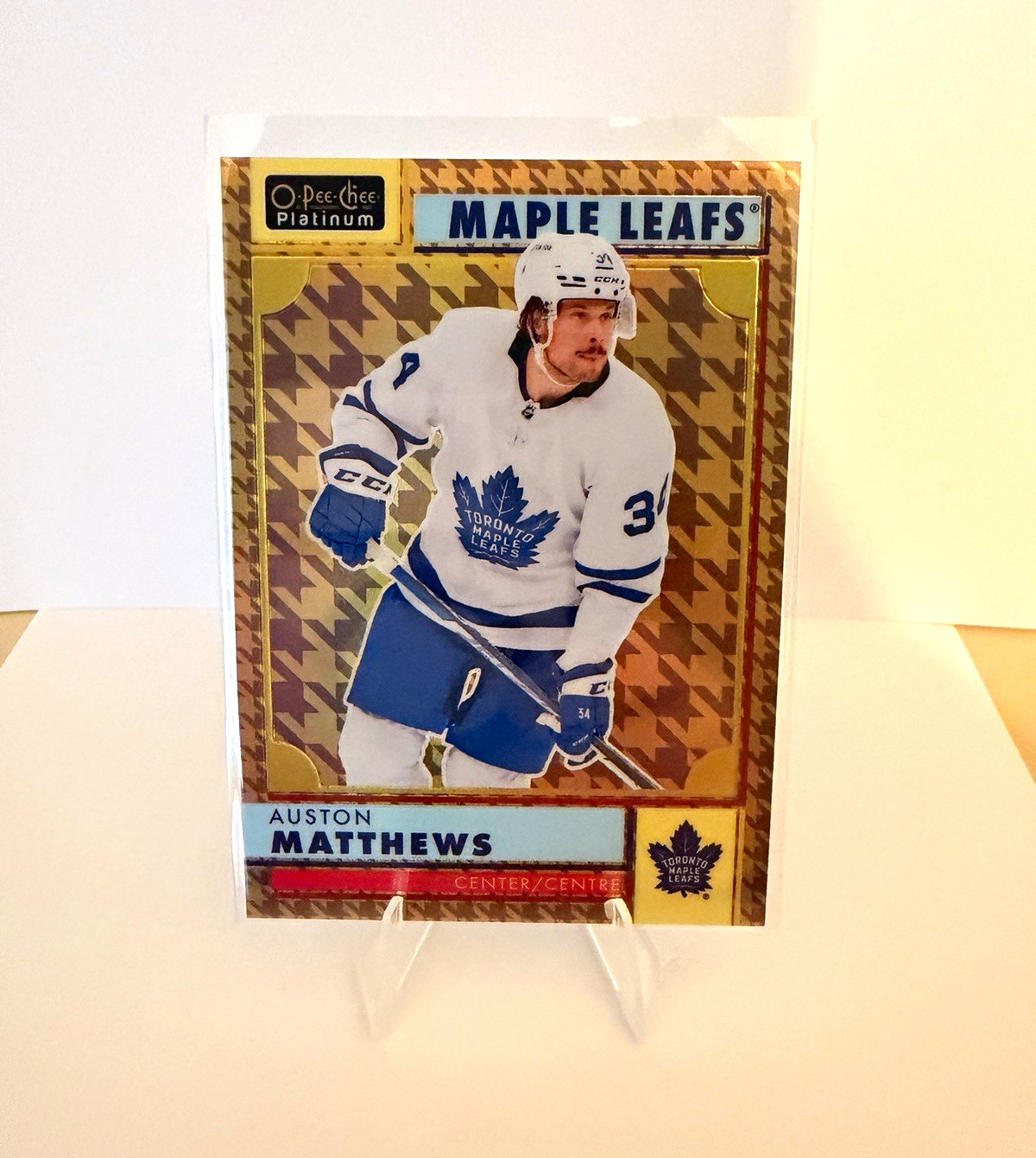 Upper Deck 2022-23 O-Pee-Chee Platinum Retro R-21 Auston Matthews /15 Upper Deck 2022-23 O-Pee-Chee Platinum Retro R-21 Auston Matthews /15