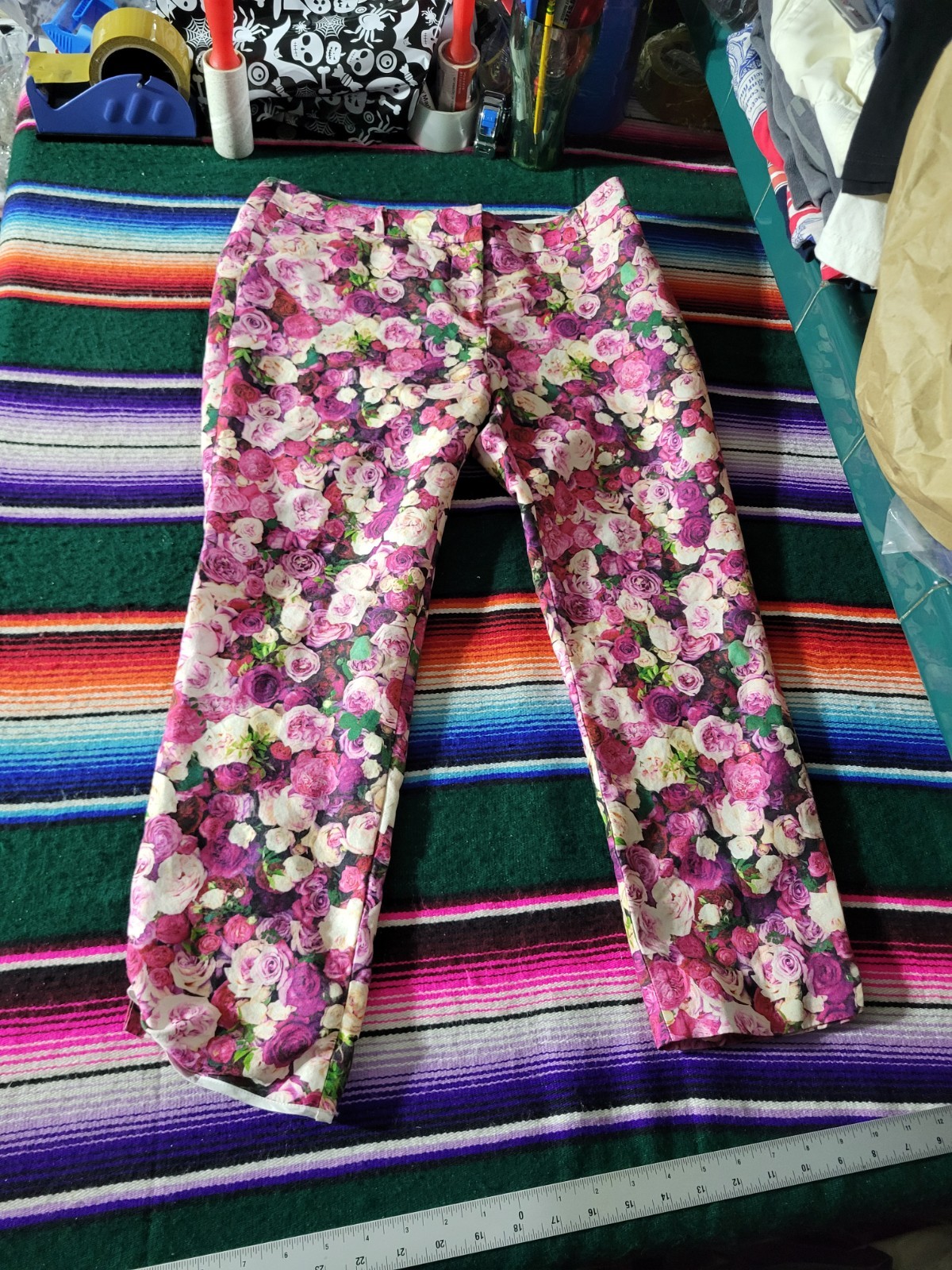Kate Spade Live Colorfully Patterned Pants Flowers Right Side Cuff Seam Undone Kate Spade Live Colorfully Patterned Pants Flowers Right Side Cuff Seam Undone