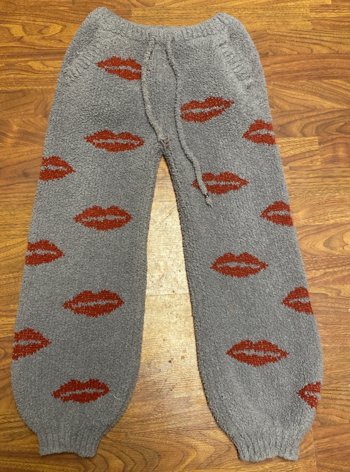 POL Baggy Jogger Lounge Sweatpants Gray Grey Print Lips Super Soft Small S POL Baggy Jogger Lounge Sweatpants Gray Grey Print Lips Super Soft Small S