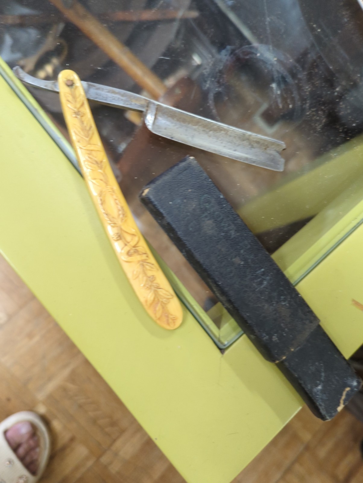 Antique Crown Art Nouveau Barber Figural Straight Razor Celluloid Handle Germany Antique Crown Art Nouveau Barber Figural Straight Razor Celluloid Handle Germany