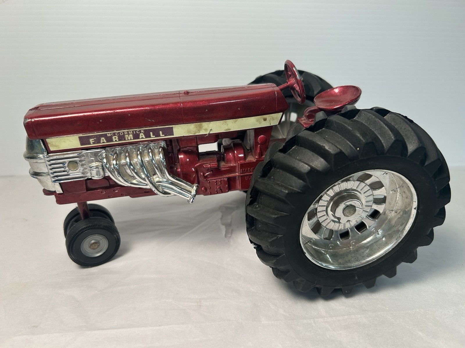 Vintage Ertl 1/16 Scale Fly\'n Farmall Hot Rod Farmall 560 Pulling Tractor Vintage Ertl 1/16 Scale Fly\'n Farmall Hot Rod Farmall 560 Pulling Tractor
