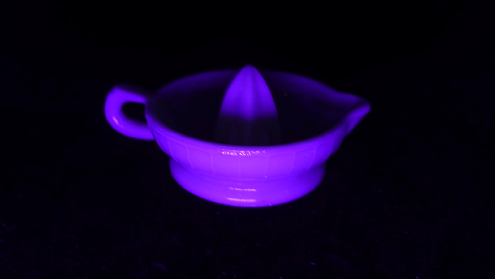 Vintage McKee Jadeite Uranium Green Glass Citrus Juicer 5.5 Length 4 1/2 Vintage McKee Jadeite Uranium Green Glass Citrus Juicer 5.5 Length 4 1/2