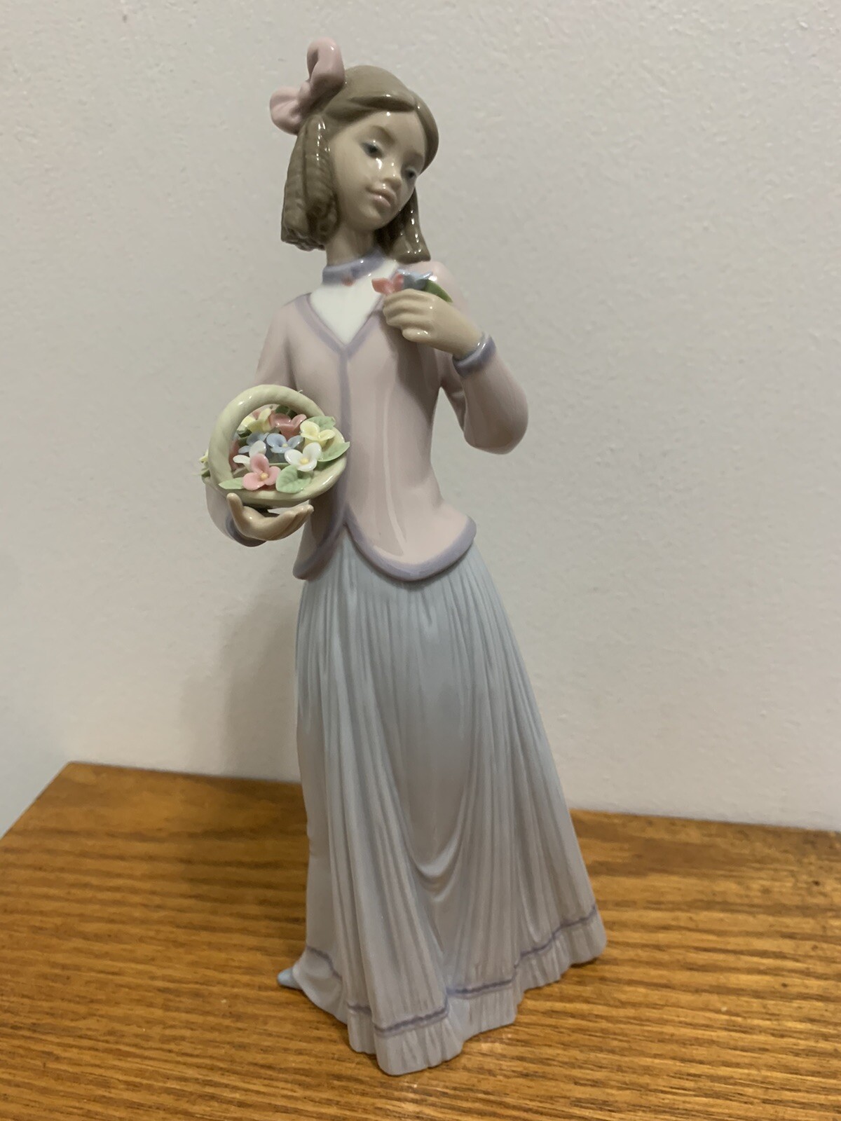 LLADRO 07644 Innocence in Bloom Figurine Aroma Primaveral in Original Box/Paper LLADRO 07644 Innocence in Bloom Figurine Aroma Primaveral in Original Box/Paper