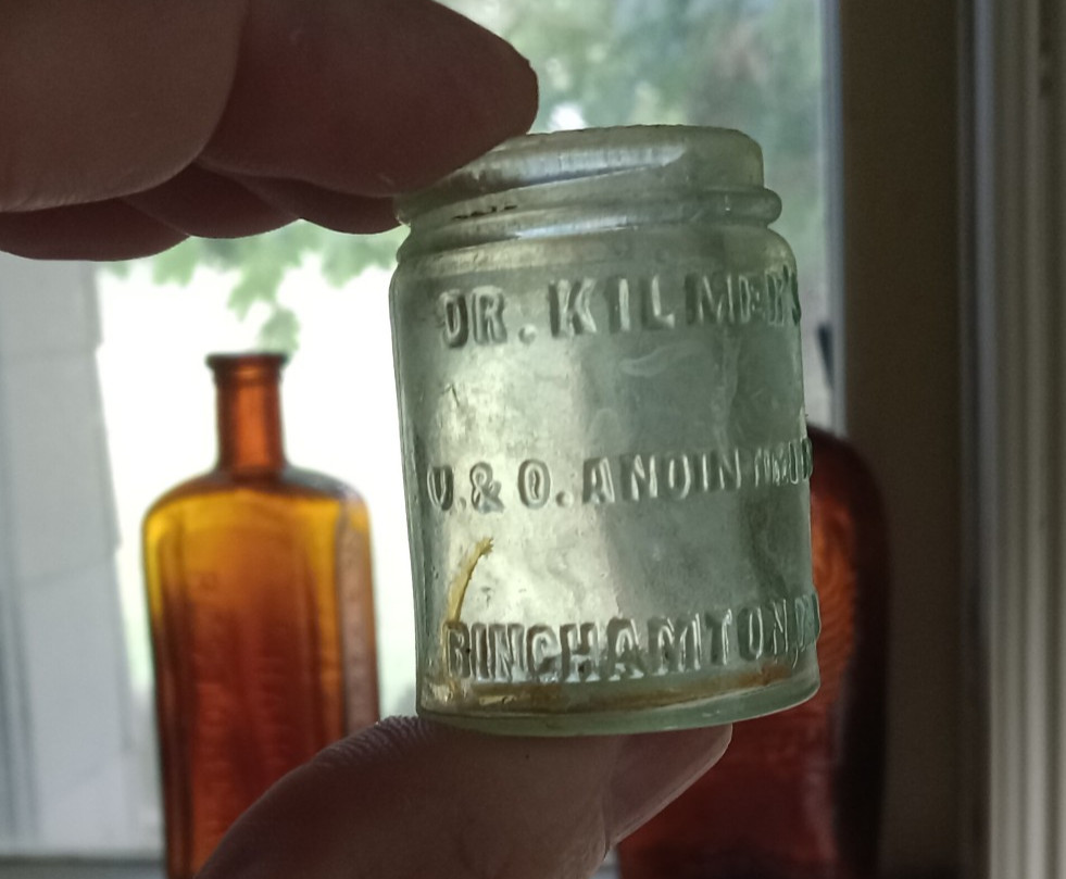 DR.KILMER\'S U & O ANOINTMENT BINGHAMTON 1890s GROUND LIP FEMALE MEDICINE BOTTLE