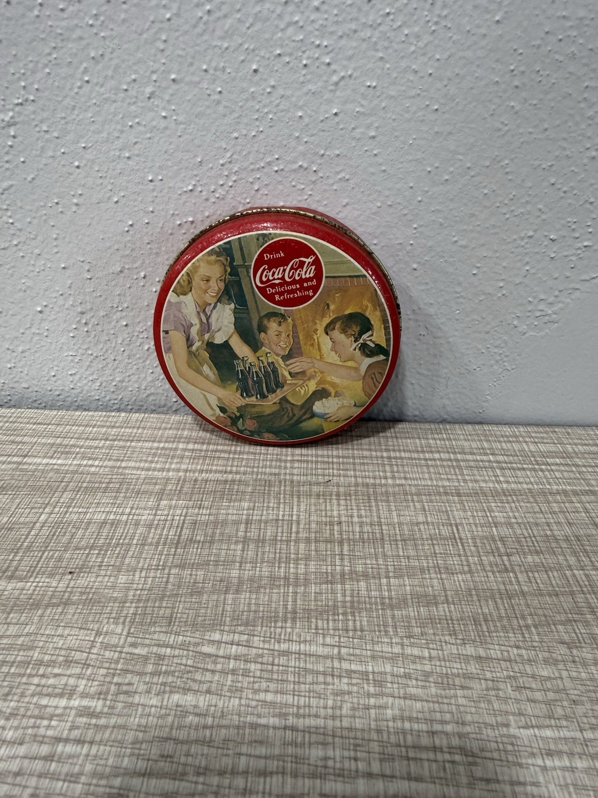 Vintage 1992 Coca Cola Round Metal Tin Bristol Ware Fireplace Scene Small Box Vintage 1992 Coca Cola Round Metal Tin Bristol Ware Fireplace Scene Small Box