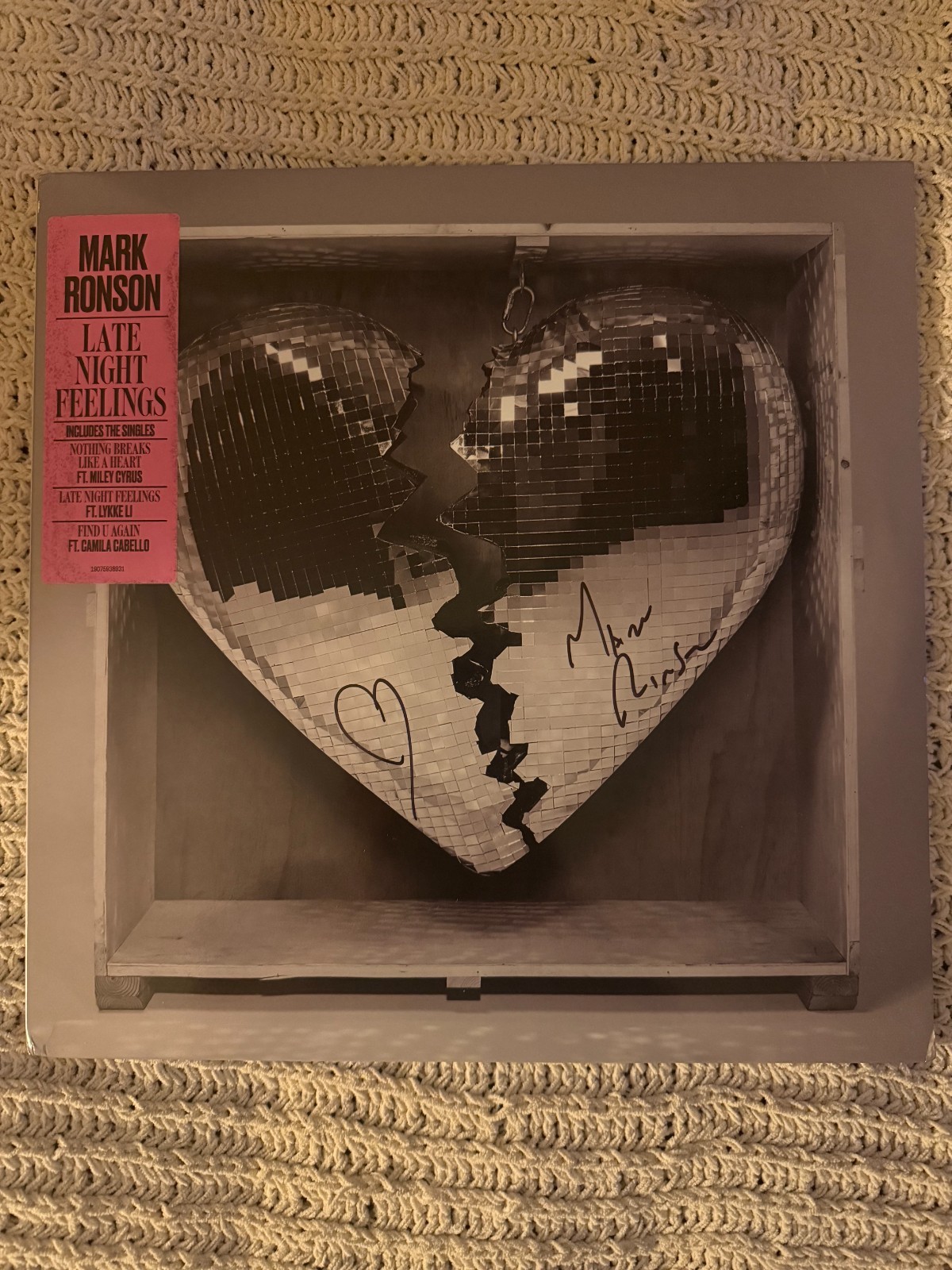 signed mark ronson late night feelings vinyl, mint condition