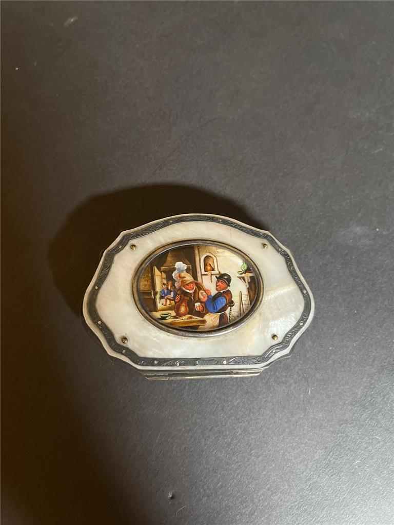 Beautiful Antique Coin Purse in Excellent condition. Beautiful Antique Coin Purse in Excellent condition.