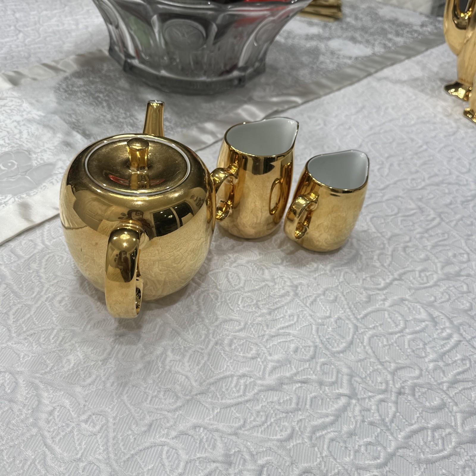 Royal Worcester true porcelain gold Chantilly teapot,Milk,creamer set Of 3 1950s Royal Worcester true porcelain gold Chantilly teapot,Milk,creamer set Of 3 1950s