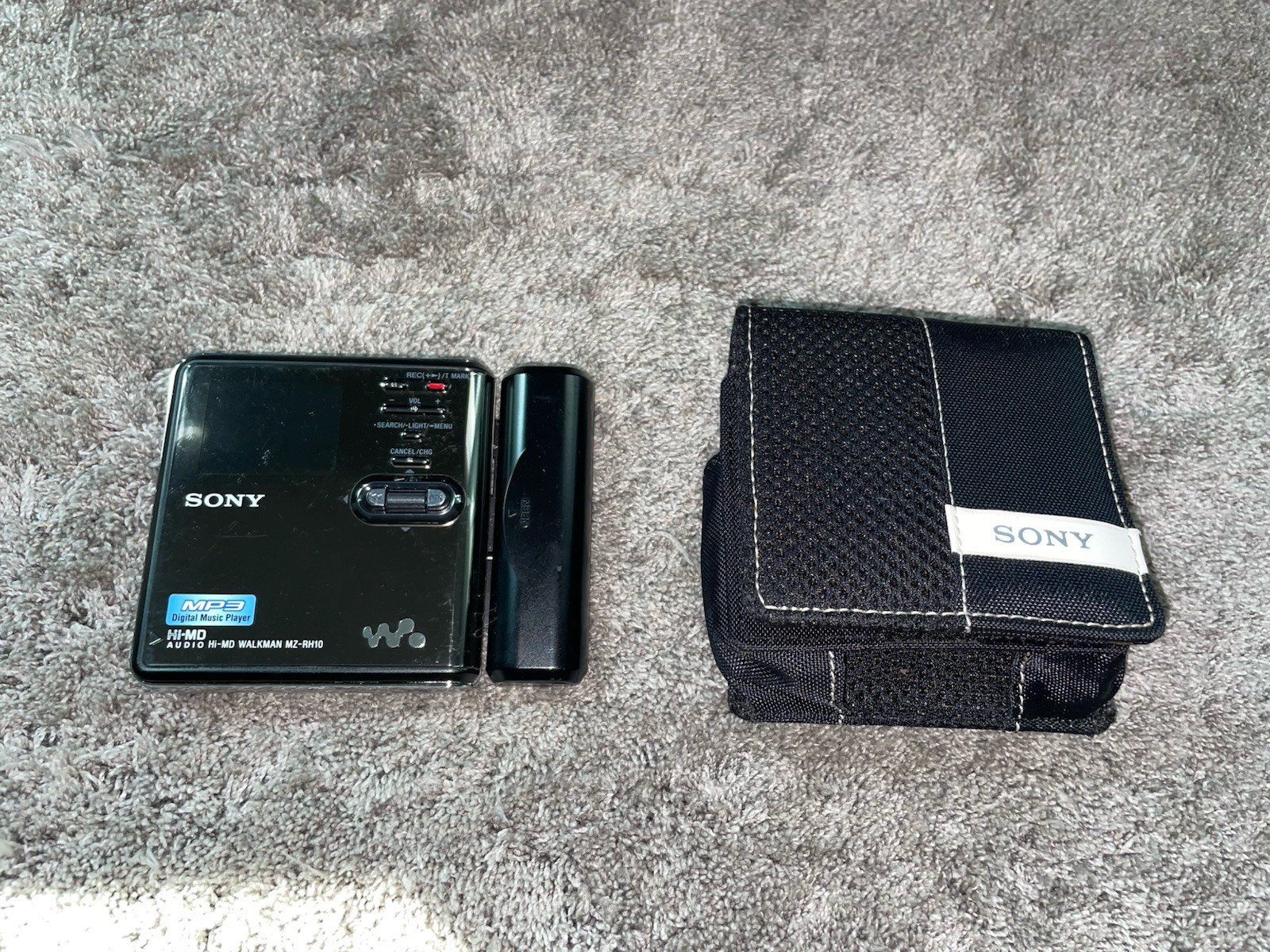 Vintage Sony MZ-RH10 Hi-MD Walkman Player/Recorder PARTS - READ Vintage Sony MZ-RH10 Hi-MD Walkman Player/Recorder PARTS - READ