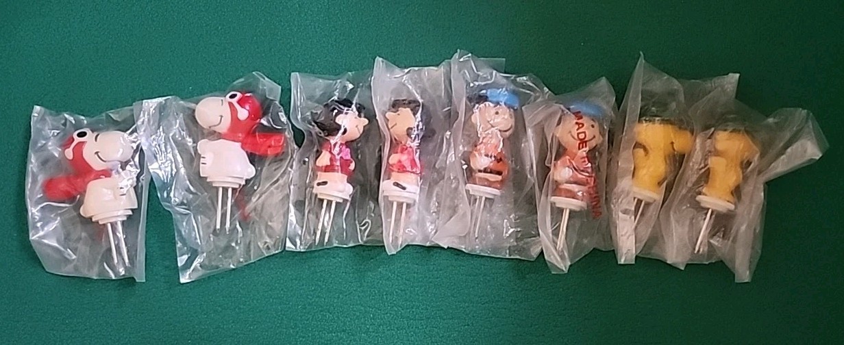 Vtg A Charlie Brown Thanksgiving Snoopy and Gang Corn Holders, NOS, Set of 4 Vtg A Charlie Brown Thanksgiving Snoopy and Gang Corn Holders, NOS, Set of 4