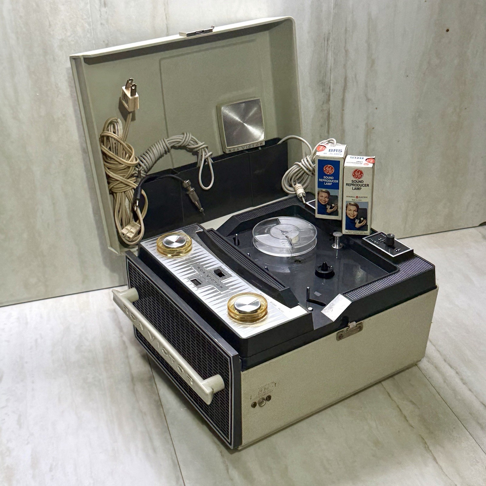 Vintage RCA Victor 1YB-11 Snap-Load Tape Cartridge Recorder Bundle w/ Case Mic