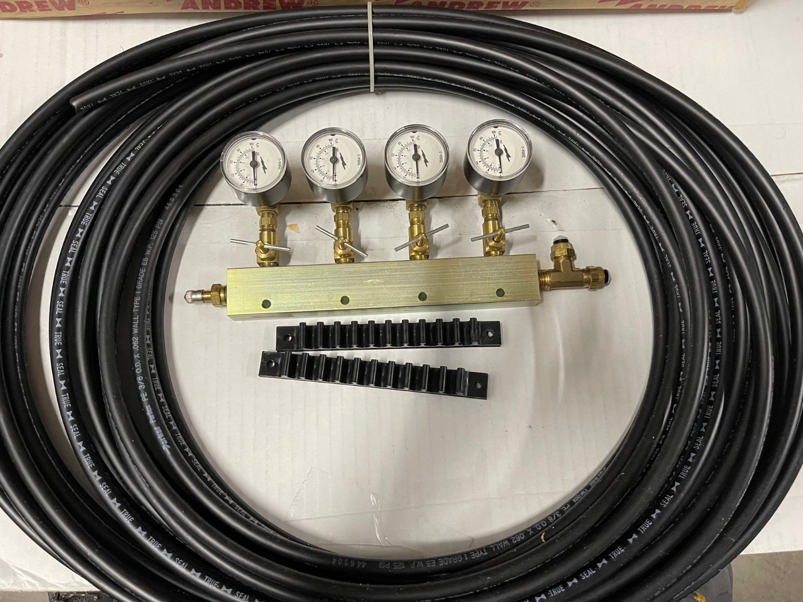 ANDREW 6600D-4     4 port distribution system