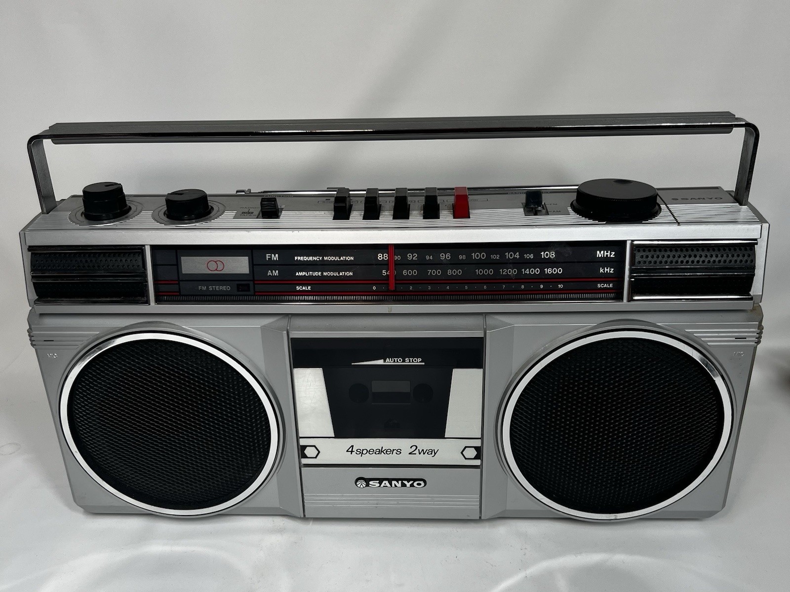 VINTAGE BOOMBOX SANYO M9706 PORTABLE RADIO CASSETTE RECORDER PLAYER VINTAGE BOOMBOX SANYO M9706 PORTABLE RADIO CASSETTE RECORDER PLAYER