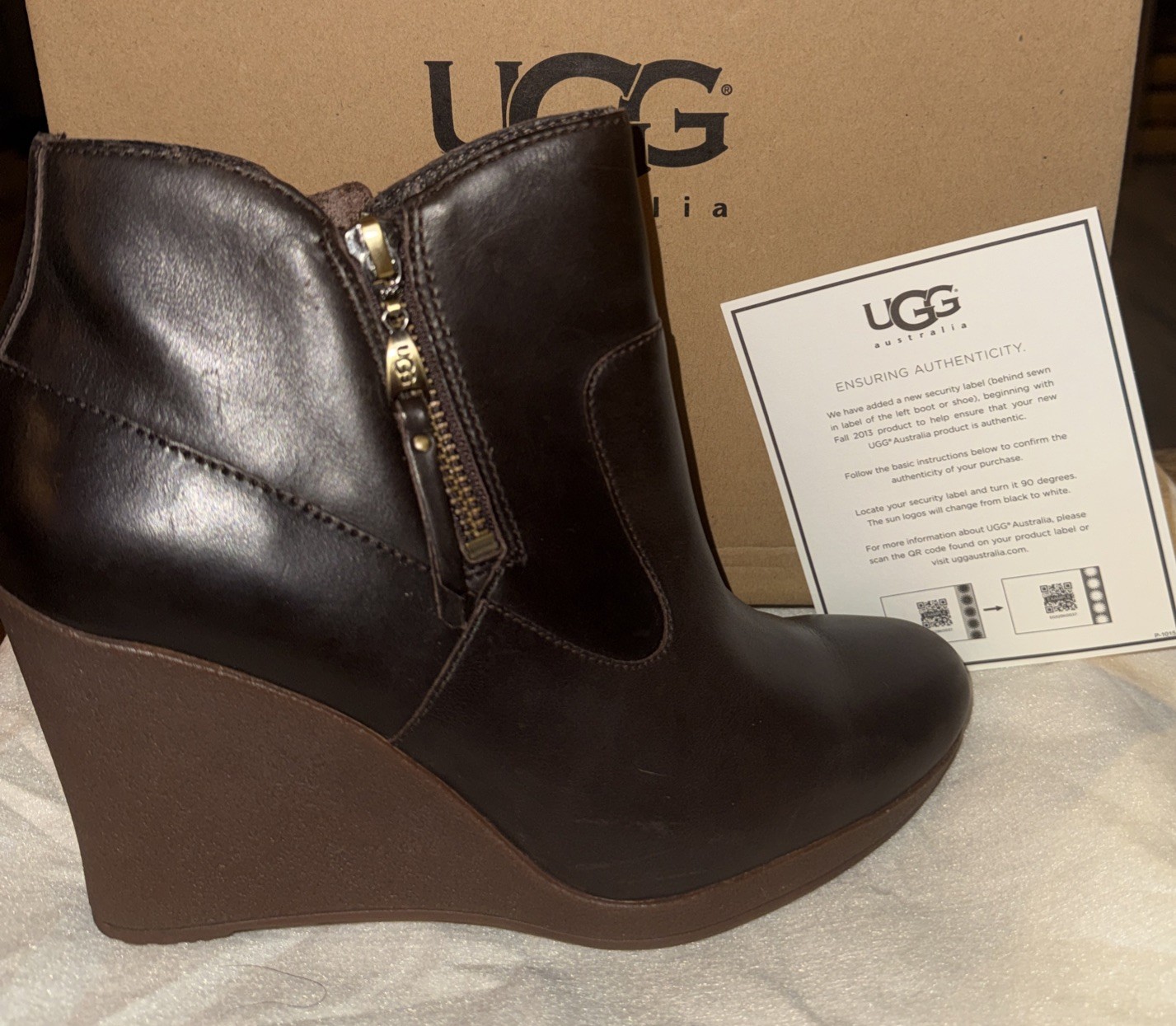 UGG Boots Womens Meredith Lodge Wedge Booties Brown Leather Zip 1009948 Size 8.5 UGG Boots Womens Meredith Lodge Wedge Booties Brown Leather Zip 1009948 Size 8.5