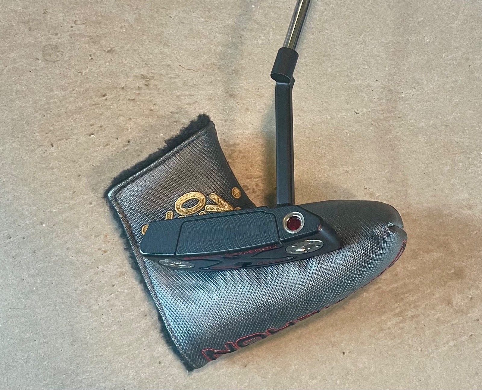 RARE - WELD NECK - 35” Scotty Cameron Putter - Black - Long Neck - Tour Dot RARE - WELD NECK - 35” Scotty Cameron Putter - Black - Long Neck - Tour Dot