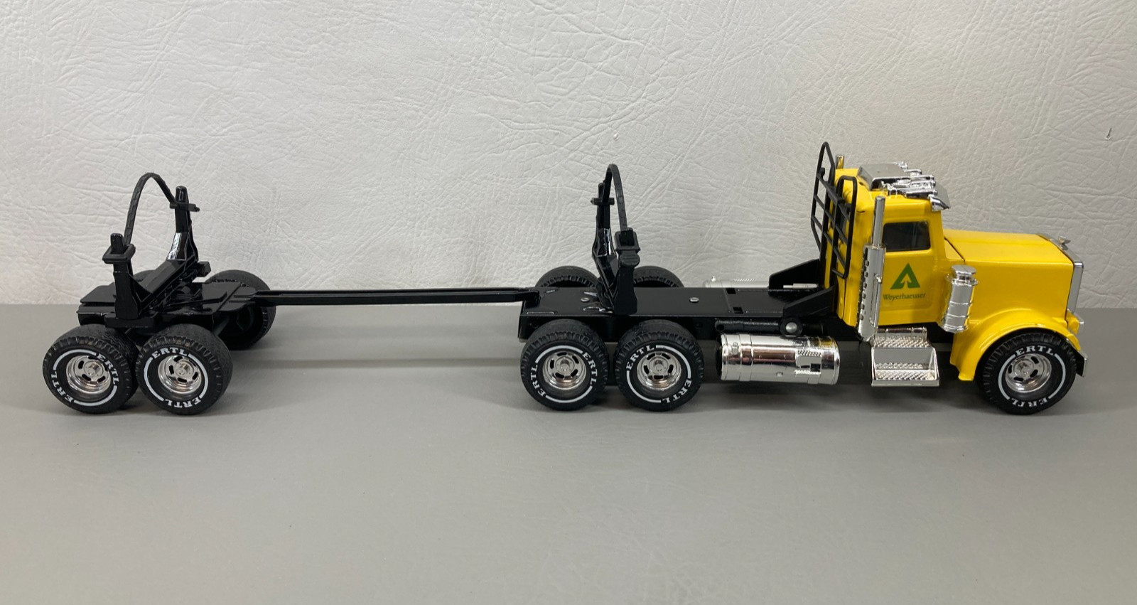 Vintage Ertl Weyerhaeuser Peterbilt Logger Truck 20 Vintage Ertl Weyerhaeuser Peterbilt Logger Truck 20