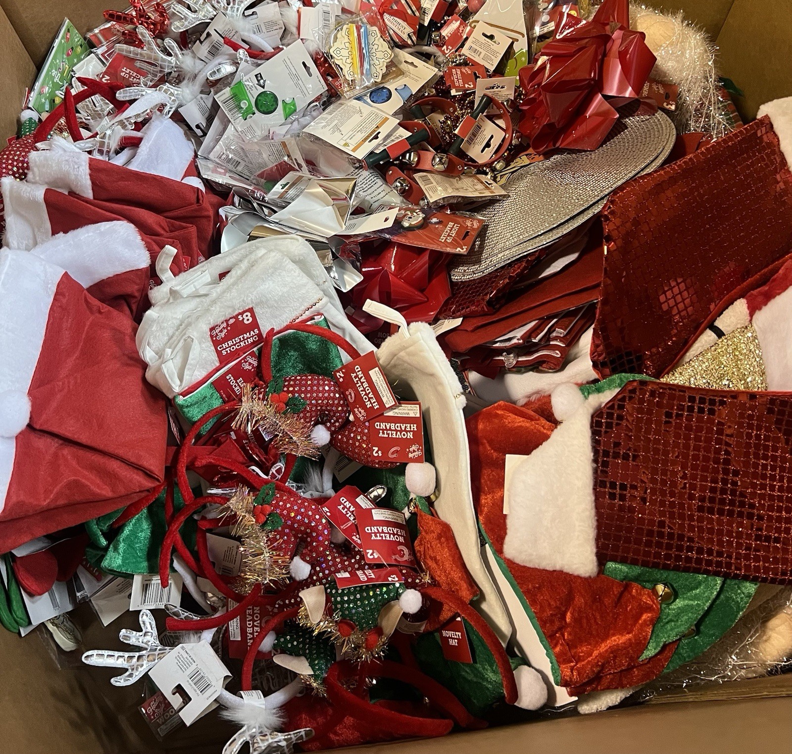 DG  WHOLESALE GAYLORD -  Mixed Lot Of Christmas - 2000+ Pieces