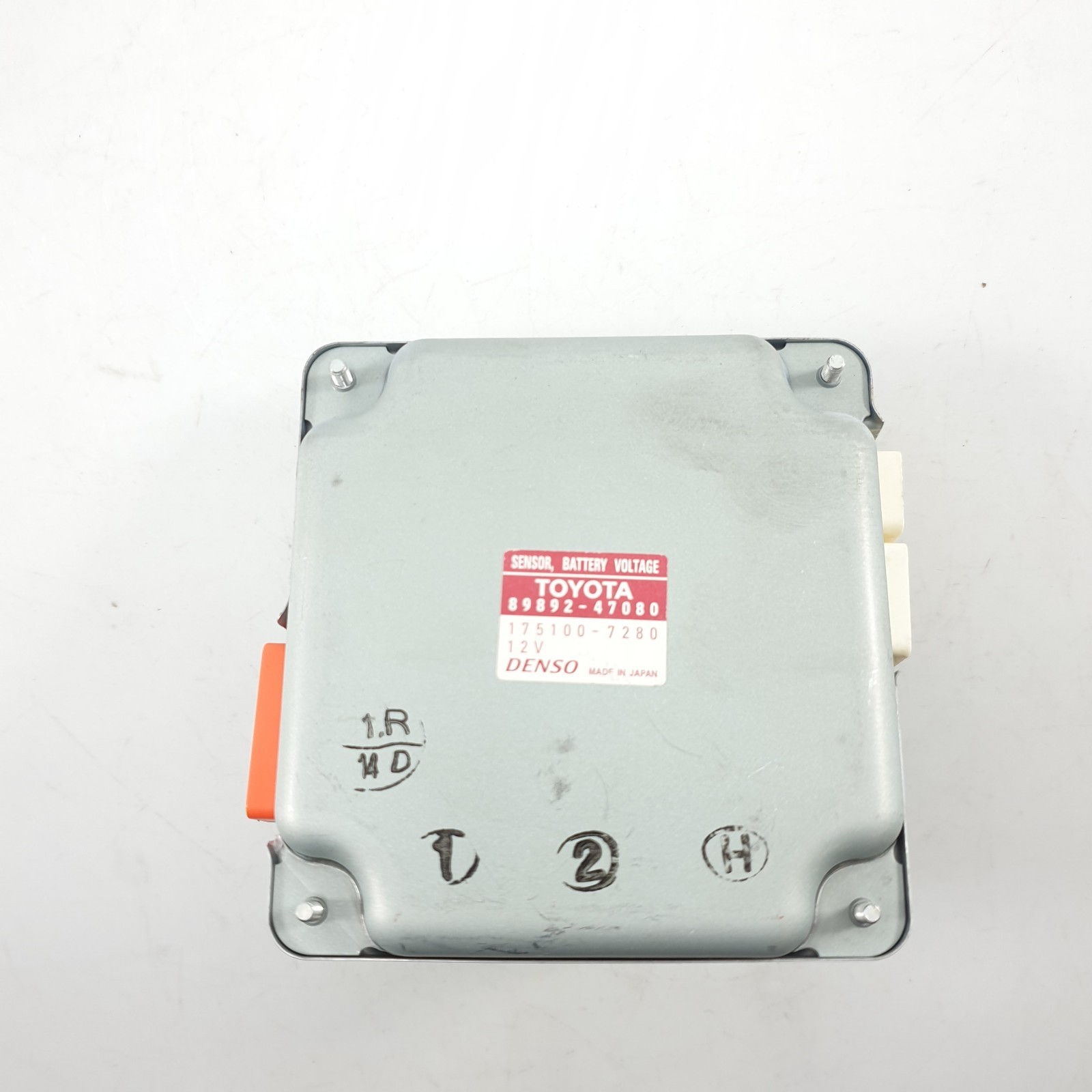 10-15 Toyota Prius Hybrid Battery Voltage Sensor Control Module Computer ECU 10-15 Toyota Prius Hybrid Battery Voltage Sensor Control Module Computer ECU