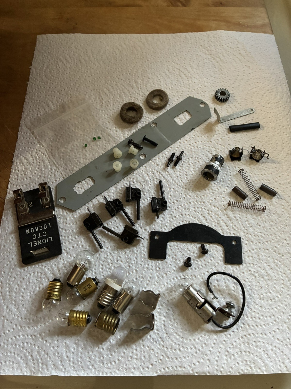 LIONEL 726 1946 Rare Smoke Bulb Model Engine assorted parts