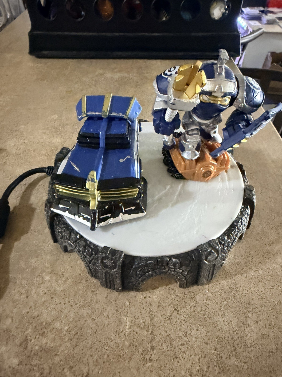 Skylanders Superchargers High Volt Figure and Shield Striker Skylanders Superchargers High Volt Figure and Shield Striker