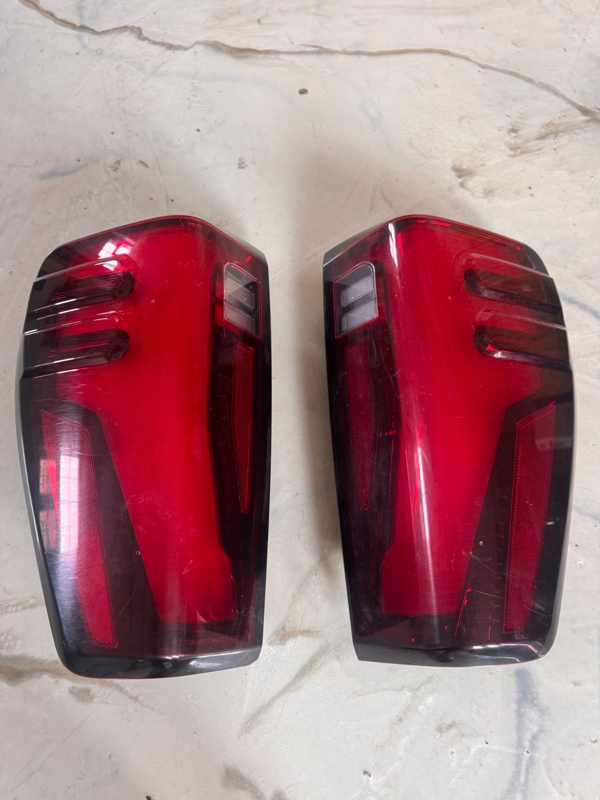 OEM 2025 GMC Sierra 2500HD 3500HD Full LED Tail Light LH RH Pair OEM 2025 GMC Sierra 2500HD 3500HD Full LED Tail Light LH RH Pair