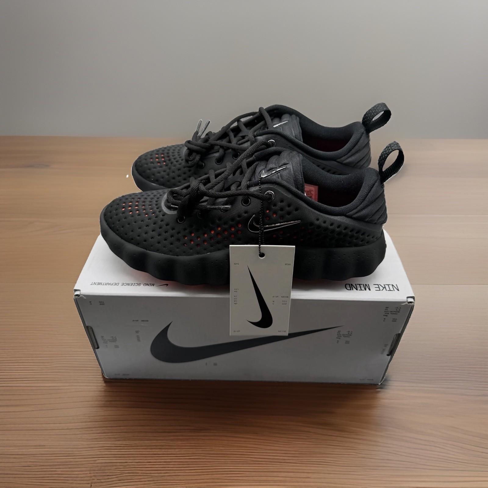 Nike Mind 002 Low Top Mesh Black Solid Lace-Up Athletic Shoe MEN 5.5 WMS 7 *NIB* Nike Mind 002 Low Top Mesh Black Solid Lace-Up Athletic Shoe MEN 5.5 WMS 7 *NIB*