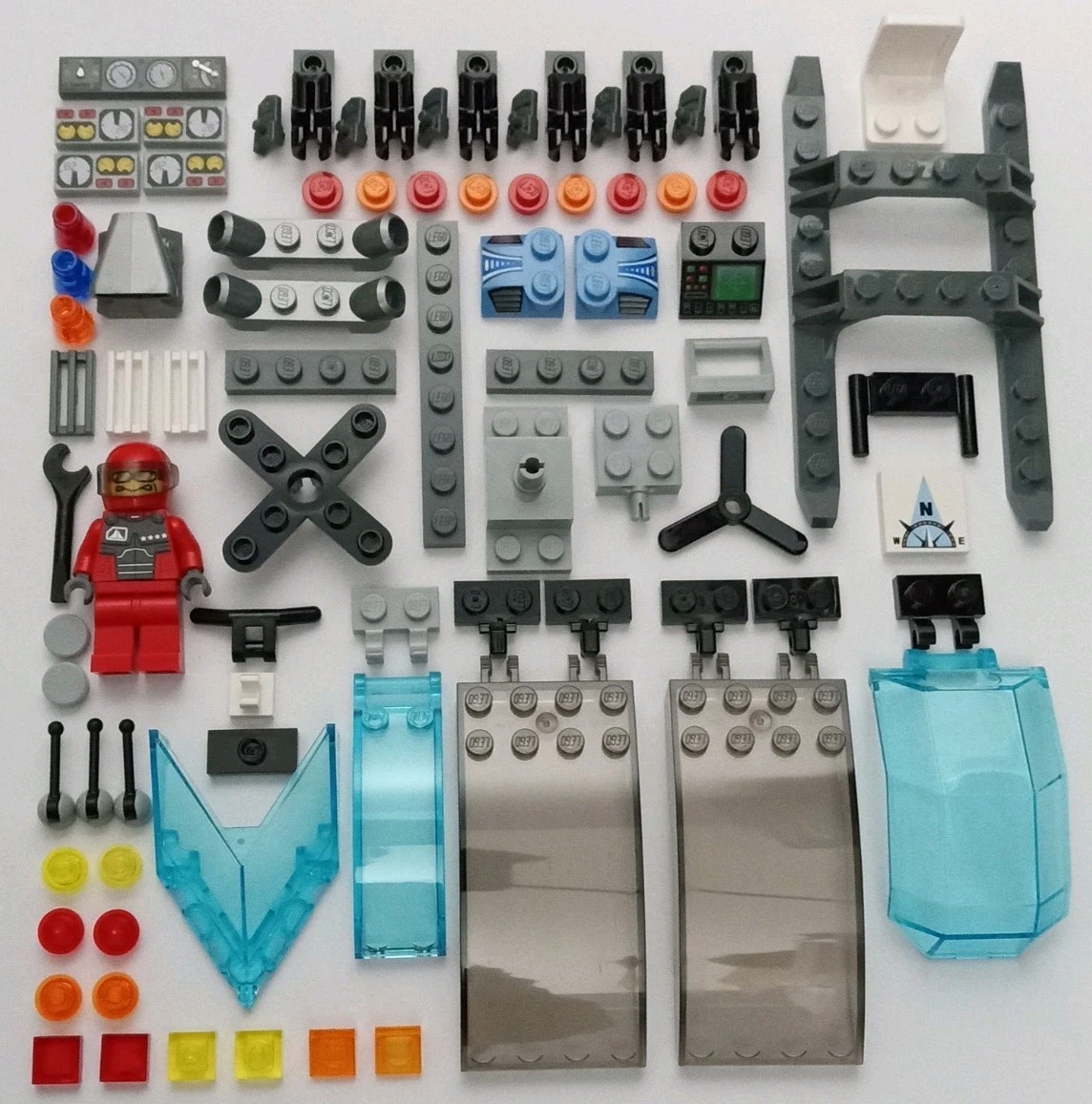 New LEGO Aviation Lot: Helicopter & Aircraft Parts Windscreens Launchers 87 Pcs